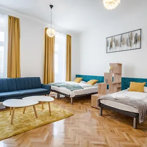 Bpr Stylish Vagabond With Ac Appartement Boedapest